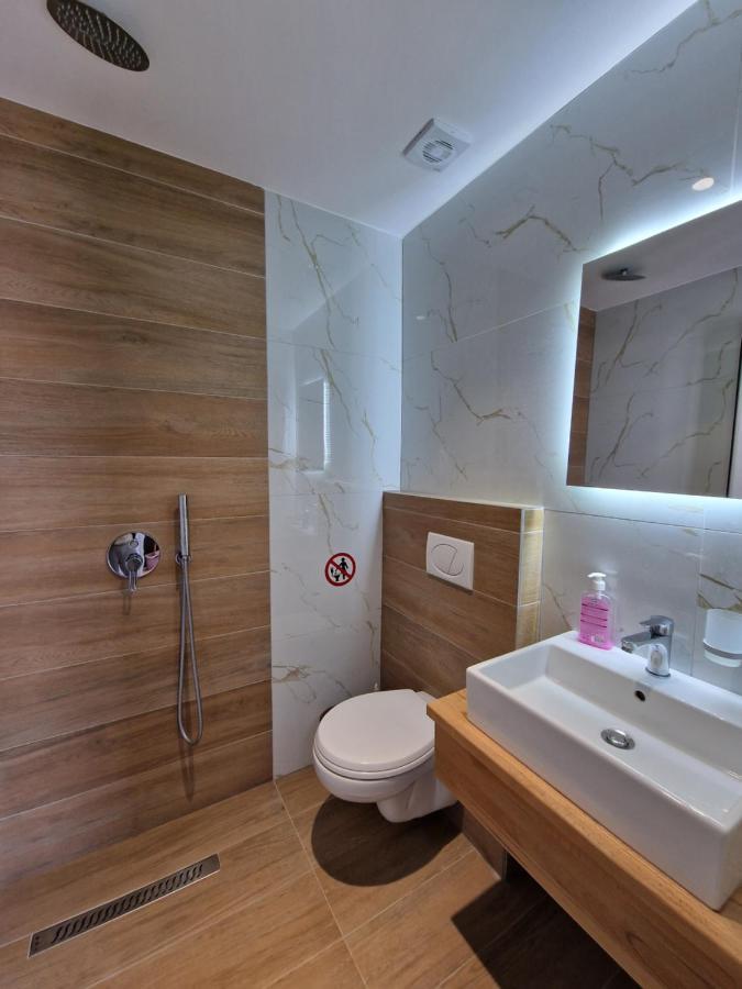 Juli Apartment *